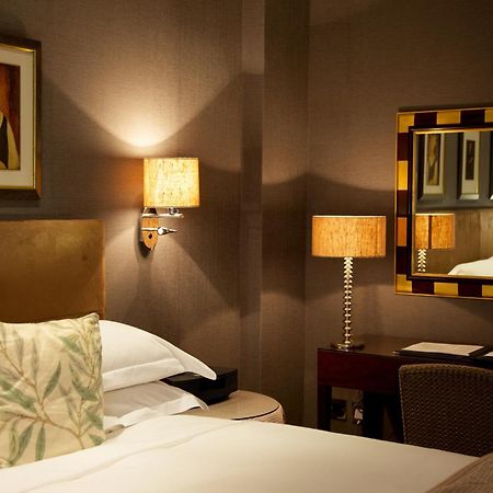 The Chester Grosvenor מראה חיצוני תמונה A bedroom at the hotel
