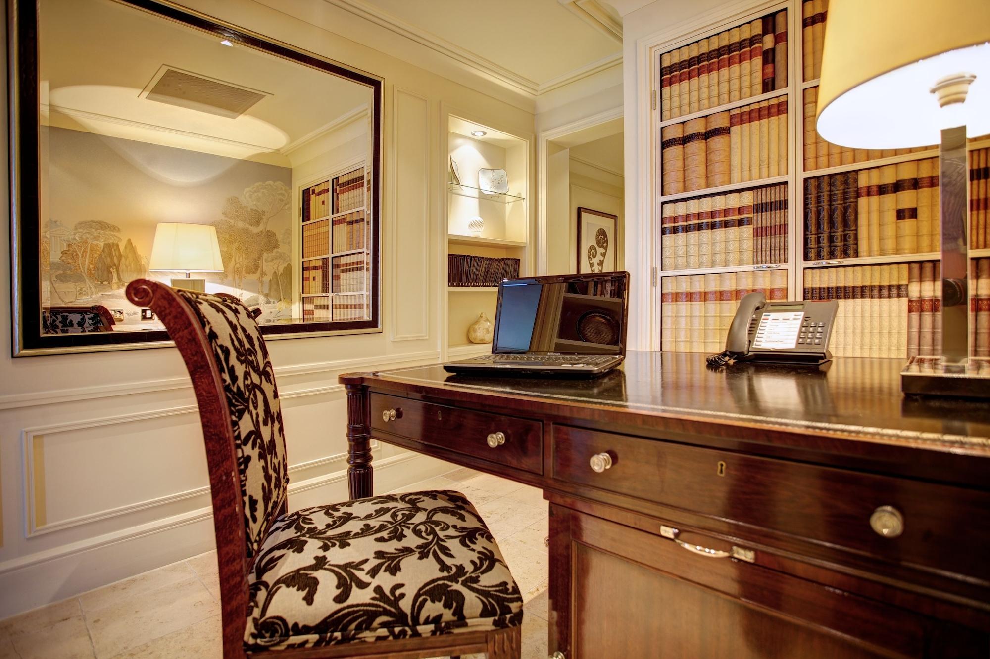The Chester Grosvenor מראה חיצוני תמונה A room at the library