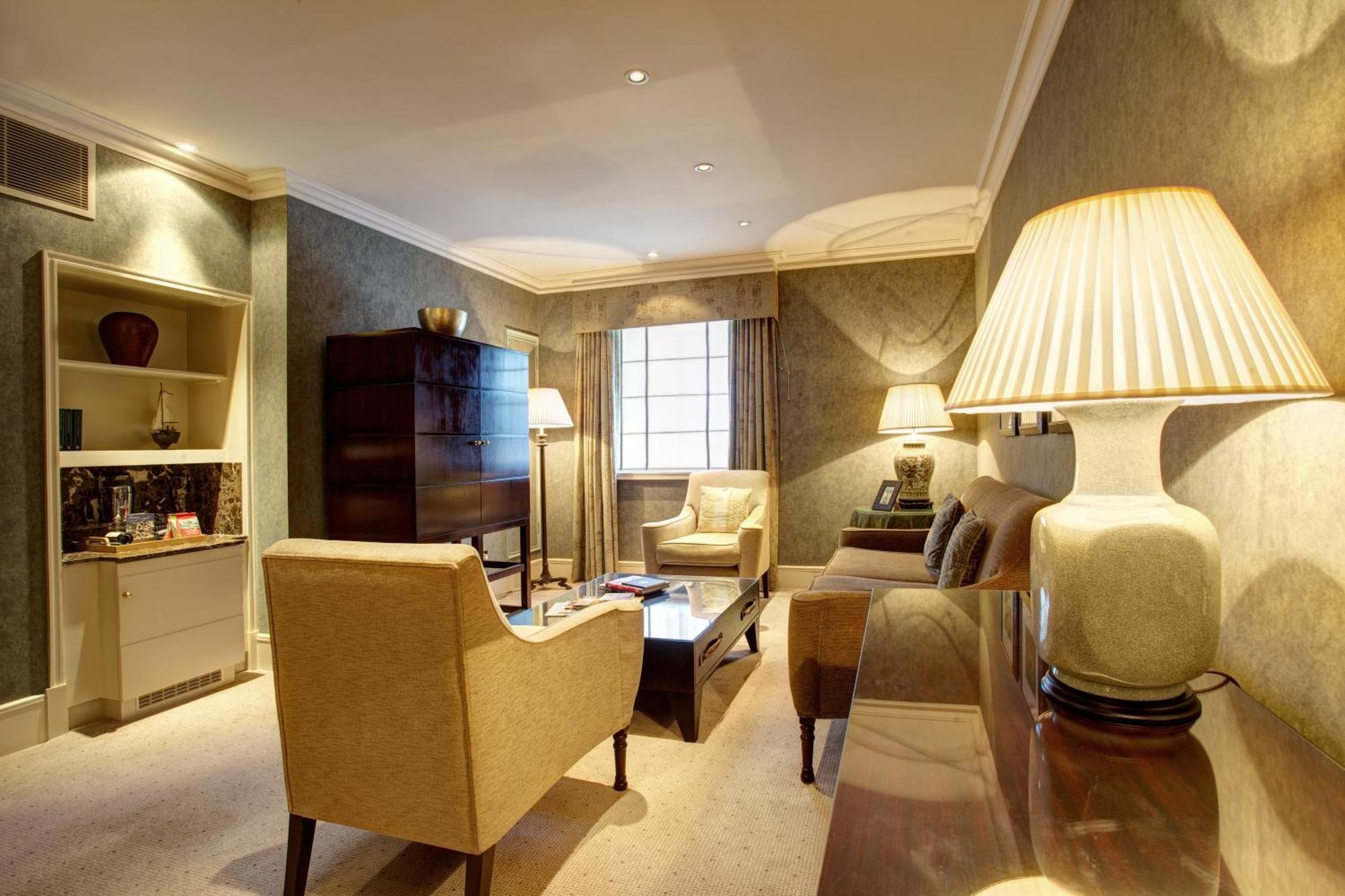 The Chester Grosvenor מראה חיצוני תמונה The interior of a suite at the hotel