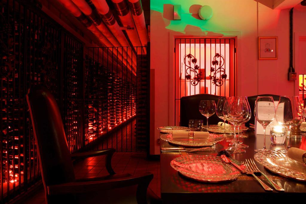 The Chester Grosvenor מראה חיצוני תמונה Wine cellar